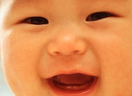 6-10个月：宝宝的第一颗乳牙开始萌出