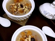 红枣花生眉豆猪脚筋汤的做法
